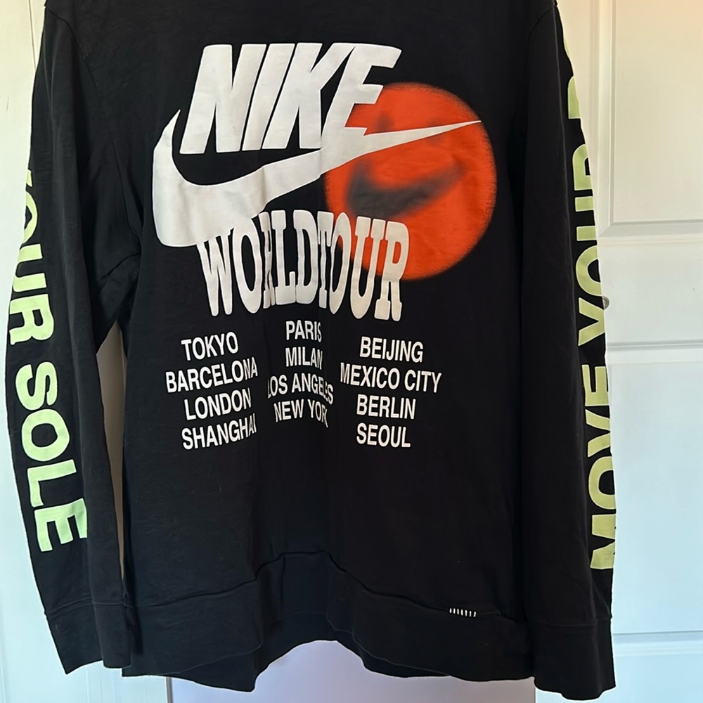 Nike world tour sweatshirt